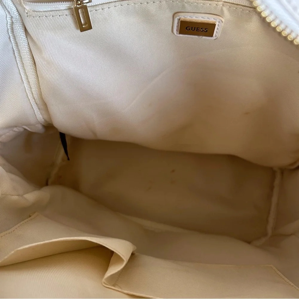 White guess backpack (LA) - Picture 5 of 7